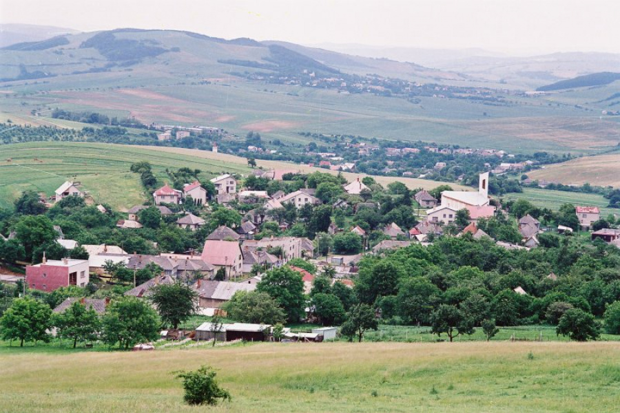 Pohľad na obec 1996